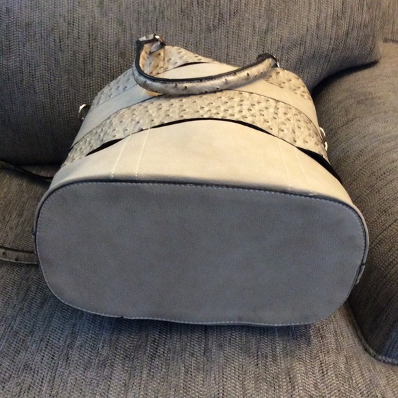 Ostrich Stripe Drawstring Satchel - Picture 5 of 7